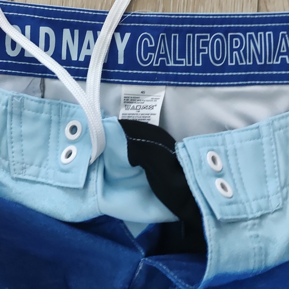 Old Navy California Swim Shorts with water Graphic - Picture 3 of 3